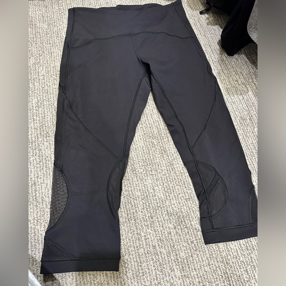 Authentic lululemon size 12 black cropped leggings - never worn!